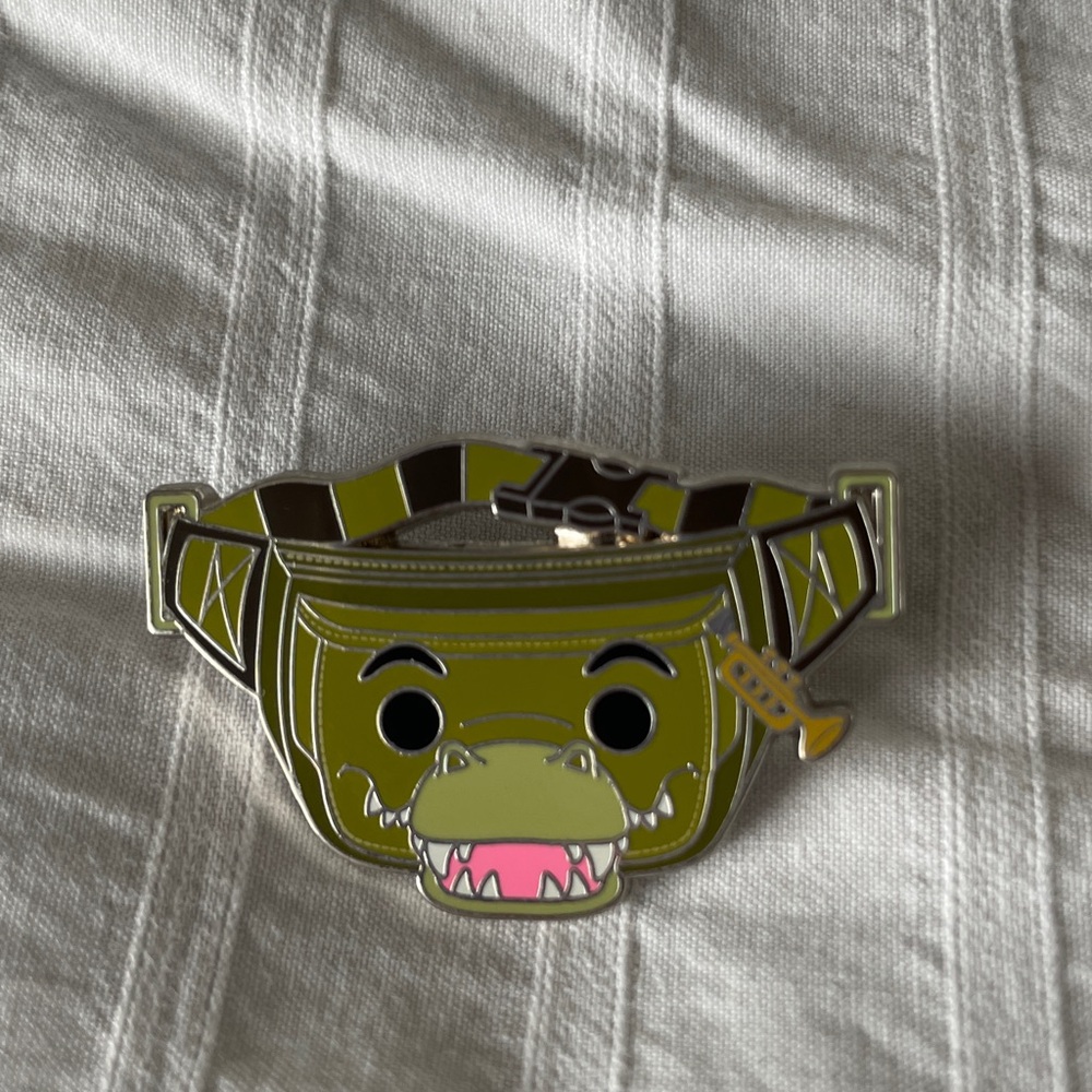Disney Pin Bundle of 7 Fanny Packs Pins - Picture 6 of 9